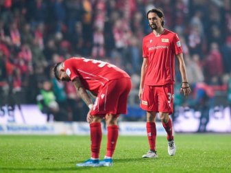 Die Union-Spieler Robert Andrich (l) und Neven Subotic waren nach der 1:2-Niederlage gegen Eintracht Frankfurt enttäuscht. Foto: Tom Weller Die Union-Spieler Robert Andrich (l) und Neven Subotic waren nach der 1:2-Niederlage gegen Eintracht Frankfurt enttäuscht. Foto: Tom Weller