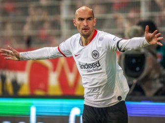 Frankfurts Bas Dost jubelt über seinen Treffer gegen Union Berlin. Foto: Andreas Gora Frankfurts Bas Dost jubelt über seinen Treffer gegen Union Berlin. Foto: Andreas Gora