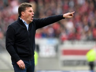 Trainer Hecking und der HSV spielen in Regensburg 2:2 Trainer Hecking und der HSV spielen in Regensburg 2:2