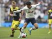 Tottenhams Son Heung-min (r) behauptet den Ball gegen Southamptons James Ward-Prowse (l). Foto: Ian Walton/AP