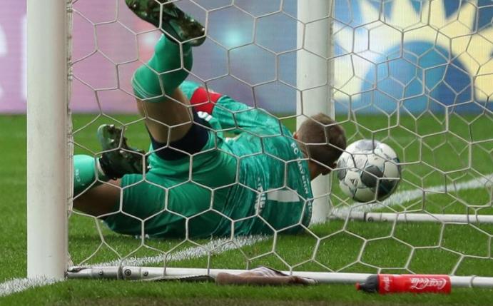 Blieb in Paderborn nicht ohne Gegentor: Bayern-Keeper Manuel Neuer. Foto: Friso Gentsch