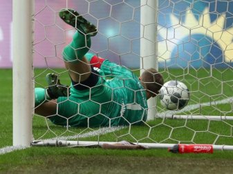 Blieb in Paderborn nicht ohne Gegentor: Bayern-Keeper Manuel Neuer. Foto: Friso Gentsch Blieb in Paderborn nicht ohne Gegentor: Bayern-Keeper Manuel Neuer. Foto: Friso Gentsch