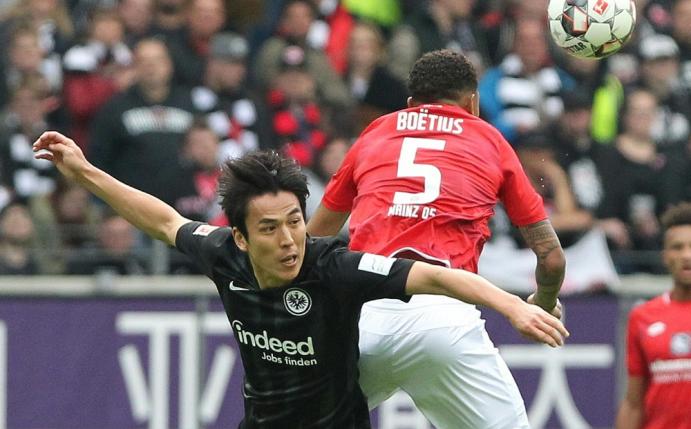 Hasebe (l.) fehlt wegen einer Gehirnerschütterung