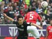 Hasebe (l.) fehlt wegen einer Gehirnerschütterung