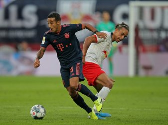 Bayerns Thiago (l.) fühlt sich in Deutschland wohl Bayerns Thiago (l.) fühlt sich in Deutschland wohl