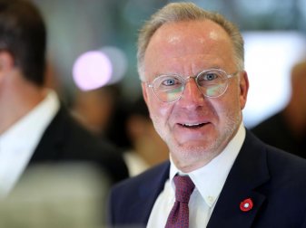 Karl-Heinz Rummenigge freut sich auf das Spiel bei Tottenham Hotspur. Foto: Simon Hofmann/Getty Images Europe/DFB Karl-Heinz Rummenigge freut sich auf das Spiel bei Tottenham Hotspur. Foto: Simon Hofmann/Getty Images Europe/DFB