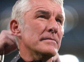 Hannovers Trainer Mirko Slomka war nach der 0:4-Niederlage gegen Nürnberg bedient. Foto: Peter Steffen/dpa Hannovers Trainer Mirko Slomka war nach der 0:4-Niederlage gegen Nürnberg bedient. Foto: Peter Steffen/dpa