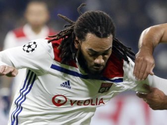 Fehlt gegen Leipzig wegen einer leichten Verletzung: Olympique Lyons Kapitän Jason Denayer. Foto: Laurent Cipriani/AP/dpa