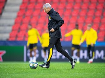Nach der Kritik an dürftigen Leistungen will Trainer Lucien Favre mit dem BVB gegen Slavia Prag wieder für einen klaren Erfolg sorgen. Foto: Guido Kirchner/dpa Nach der Kritik an dürftigen Leistungen will Trainer Lucien Favre mit dem BVB gegen Slavia Prag wieder für einen klaren Erfolg sorgen. Foto: Guido Kirchner/dpa