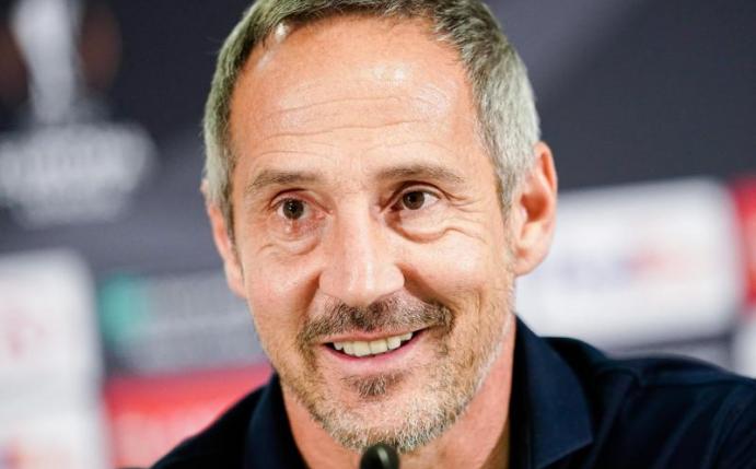 Frankfurts Trainer Adi Hütter will «die Niederlage gegen Arsenal vergessen machen». Foto: Uwe Anspach/dpa