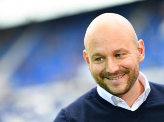 Hoffenheims Sportchef Alexander Rosen glaubt trotz des Fehlstarts weiter an den eingeschlagenen Weg. Foto: Uwe Anspach/dpa Hoffenheims Sportchef Alexander Rosen glaubt trotz des Fehlstarts weiter an den eingeschlagenen Weg. Foto: Uwe Anspach/dpa