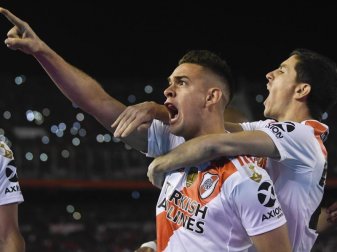 River Plates Rafael Borré (l) jubelt mit seinem Teamkollegen Ignacio Fernandez über seinen Treffer zum 1:0. Foto: Gustavo Garello/AP/dpa River Plates Rafael Borré (l) jubelt mit seinem Teamkollegen Ignacio Fernandez über seinen Treffer zum 1:0. Foto: Gustavo Garello/AP/dpa