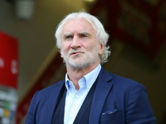 Geschäftsführer Rudi Völler gibt sich weiter kämpferisch Geschäftsführer Rudi Völler gibt sich weiter kämpferisch