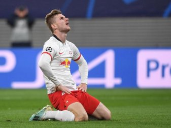Leipzigs Timo Werner hockt nach einer vergebenen Torchance enttäuscht am Boden. Foto: Hendrik Schmidt/dpa-Zentralbild/dpa Leipzigs Timo Werner hockt nach einer vergebenen Torchance enttäuscht am Boden. Foto: Hendrik Schmidt/dpa-Zentralbild/dpa