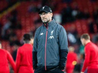 Trainer Jürgen Klopp (r) erlebte mit dem FC Liverpool ein schwieriges Spiel. Foto: Georg Hochmuth/APA/dpa Trainer Jürgen Klopp (r) erlebte mit dem FC Liverpool ein schwieriges Spiel. Foto: Georg Hochmuth/APA/dpa