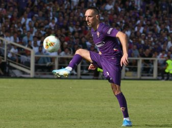 Franck Ribéry ist auch beim AC Florenz gleich der Publikumsliebling. Foto: Claudio Giovannini/ANSA/AP/dpa Franck Ribéry ist auch beim AC Florenz gleich der Publikumsliebling. Foto: Claudio Giovannini/ANSA/AP/dpa