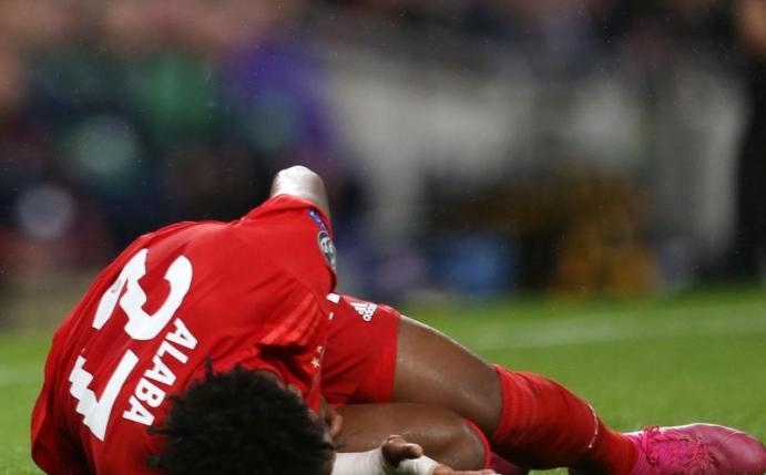 Bayern-Profi David Alaba zog sich eine Rippenprellung zu. Foto: Steven Paston/PA Wire/dpa