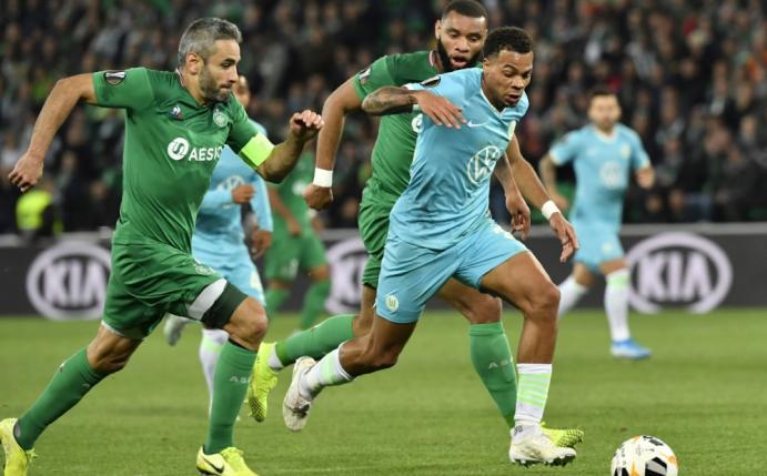 Nmecha (r.) verletzte sich im Spiel gegen St. Etienne
