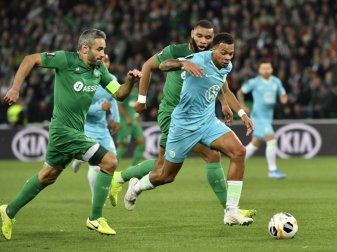 Nmecha (r.) verletzte sich im Spiel gegen St. Etienne Nmecha (r.) verletzte sich im Spiel gegen St. Etienne