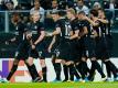 Frankfurts Mannschaft jubelt über das Tor zum 1:0 gegen Vitoria Guimarães. Foto: Uwe Anspach/dpa