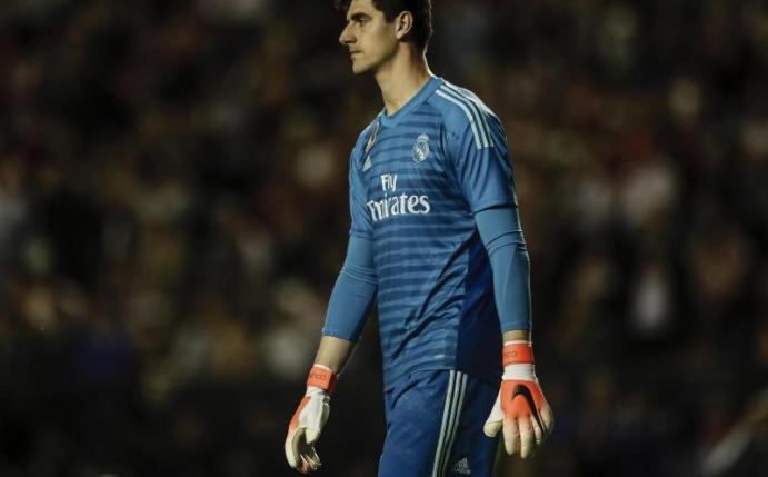 Real Madrids Torhüter Thibaut Courtois musste beim Spiel gegen Brügge ausgewechselt werden. Foto: Enrique de la Fuente/Shot for pr/gtres/dpa