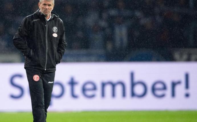 Düsseldorfs Trainer Friedhelm Funkel wäre zum 500. Bundesligaspiel ein Punkt lieber gewesen. Foto: Soeren Stache/dpa