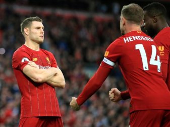 Liverpools James Milner (l) bejubelt sein Elfmetertor zum 2:1 in der Nachspielzeit. Foto: Peter Byrne/PA Wire/dpa Liverpools James Milner (l) bejubelt sein Elfmetertor zum 2:1 in der Nachspielzeit. Foto: Peter Byrne/PA Wire/dpa