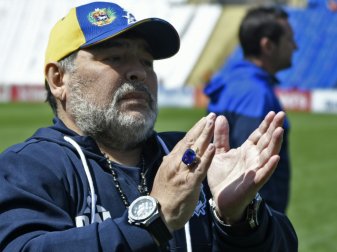 Erster Sieg: Diego Maradona Erster Sieg: Diego Maradona