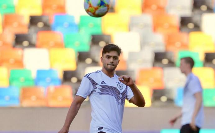 Joachim Löw hatte seine Nummer nicht: Nadiem Amiri rief selbst beim Bundestrainer an. Foto: Cezaro De Luca/dpa