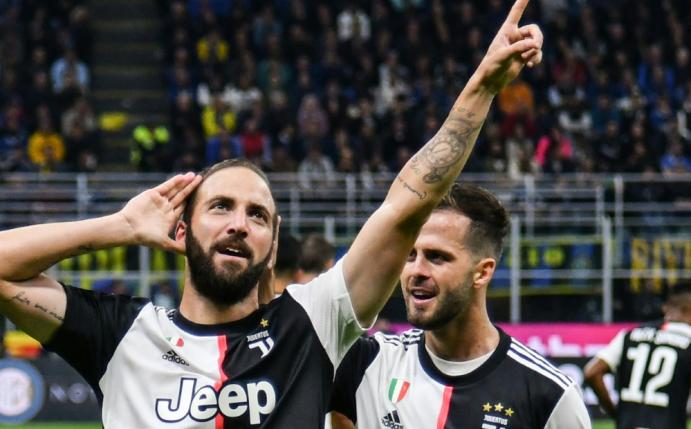Gonzalo Higuain (l.) war Juves Matchwinner im Topspiel