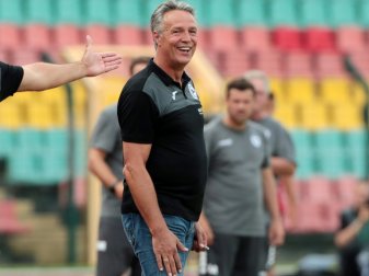 Grund zur Freude: Bielefelds Trainer Neuhaus Grund zur Freude: Bielefelds Trainer Neuhaus