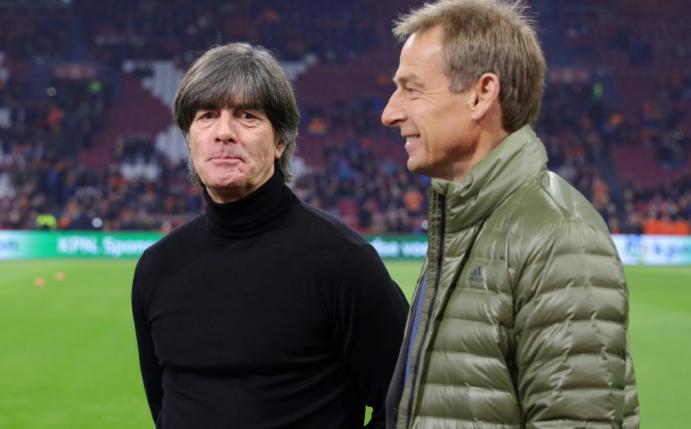Jürgen Klinsmann (r.) begrüßt die DFB-Torwartdiskussion