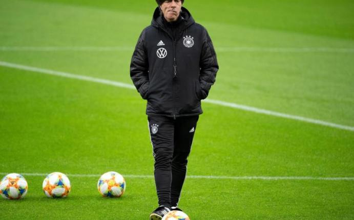 Muss auf einige Leistungsträger verzichten: Bundestrainer Joachim Löw. Foto: Federico Gambarini/dpa