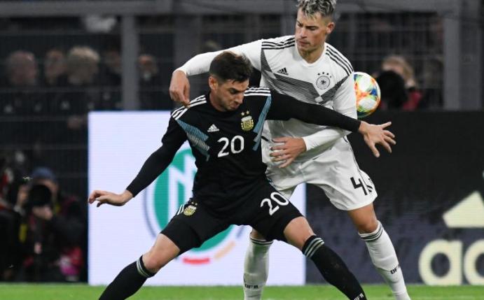 Hatte gegen Argentinien alles im Griff: DFB-Debütant Robin Koch. Foto: Bernd Thissen/dpa