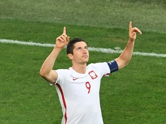 Robert Lewandowski mit Dreierpack Robert Lewandowski mit Dreierpack