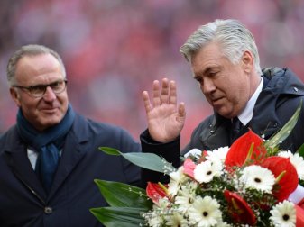 Musste Carlo Ancelotti (r) vorzeitig beim FC Bayern verabschieden: Karl-Heinz Rummenigge. Foto: Andreas Gebert/dpa Musste Carlo Ancelotti (r) vorzeitig beim FC Bayern verabschieden: Karl-Heinz Rummenigge. Foto: Andreas Gebert/dpa