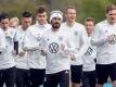 Zurück im DFB-Training: Ilkay Gündogan (M). Foto: Bernd Thissen/dpa