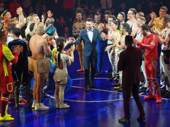 Vom Fußballplatz in die Manege: Lionel Messi (M). Foto: JorgeAndreu/Cirque du Soleil/Messi10/dpa Vom Fußballplatz in die Manege: Lionel Messi (M). Foto: JorgeAndreu/Cirque du Soleil/Messi10/dpa
