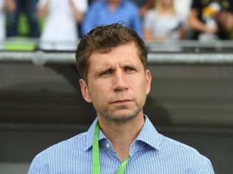 Hat die deutsche U19-Nationalmannschaft in die zweite Runde der EM-Qualifikation geführt: Trainer Guido Streichsbier. Foto: Uli Deck/dpa Hat die deutsche U19-Nationalmannschaft in die zweite Runde der EM-Qualifikation geführt: Trainer Guido Streichsbier. Foto: Uli Deck/dpa
