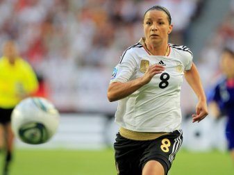 Ex-Nationalspielerin Grings trifft fünfmal Ex-Nationalspielerin Grings trifft fünfmal