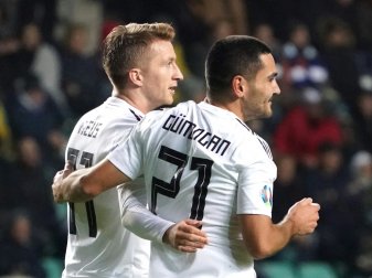 Gündogan (r.) erzielte in Estland einen Doppelpack Gündogan (r.) erzielte in Estland einen Doppelpack