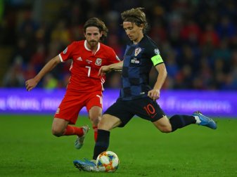 Luka Modric (r.) musste in Wales die Punkte teilen Luka Modric (r.) musste in Wales die Punkte teilen
