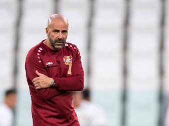 Verteidigt, dass er offensiv spielen lässt: Bayer Leverkusens Trainer Peter Bosz. Foto: Marius Becker/dpa Verteidigt, dass er offensiv spielen lässt: Bayer Leverkusens Trainer Peter Bosz. Foto: Marius Becker/dpa