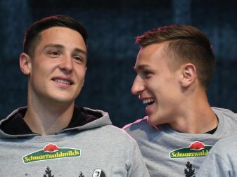 Keven (l) trifft auf seinen Bruder Nico Schlotterbeck. Foto: Patrick Seeger/dpa Keven (l) trifft auf seinen Bruder Nico Schlotterbeck. Foto: Patrick Seeger/dpa