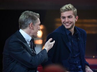 Bastian Schweinsteiger (l) und Christoph Kramer 2014 nach der WM in einer Fernsehshow. Foto: Henning Kaiser/dpa