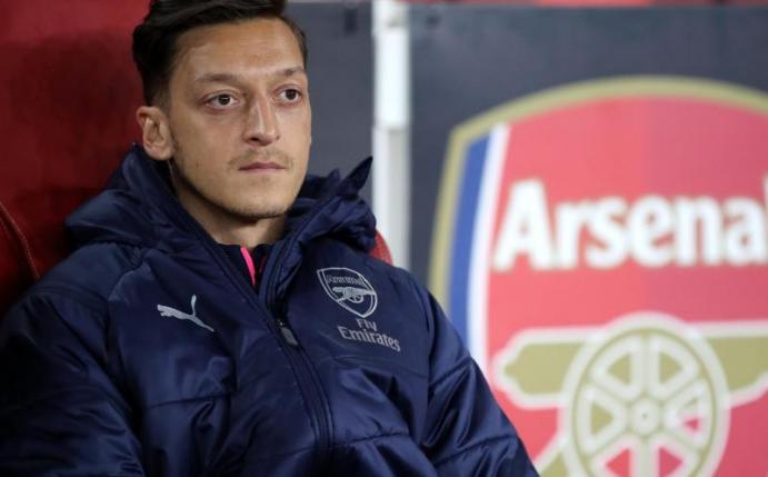 Wurde vom DFB-Team zu seinem Ehrentag bedacht: Ex-Nationalspieler Mesut Özil. Foto: Nick Potts/PA Wire/dpa