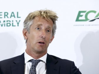 Wäre zu seiner aktiven Zeit fast in der Bundesliga gelandet: Ex-Weltklassekeeper Edwind van der Sar. Foto: Salvatore Di Nolfi/KEYSTONE/dpa Wäre zu seiner aktiven Zeit fast in der Bundesliga gelandet: Ex-Weltklassekeeper Edwind van der Sar. Foto: Salvatore Di Nolfi/KEYSTONE/dpa
