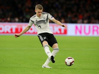 Matthias Ginter unterstützt hilfsbedürftige Jugendliche Matthias Ginter unterstützt hilfsbedürftige Jugendliche