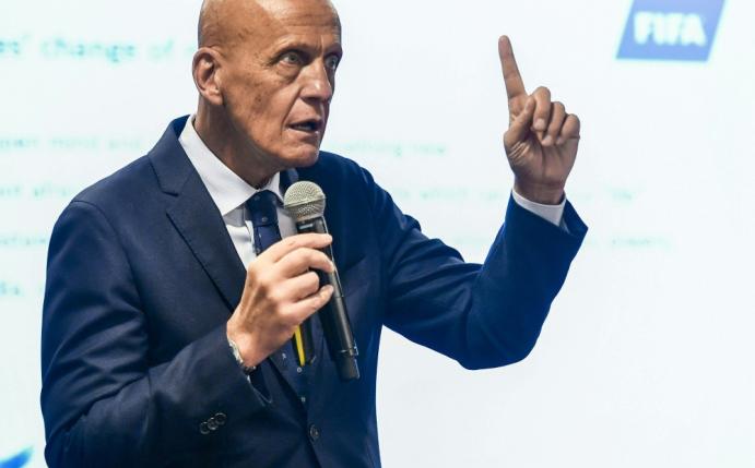 Pierluigi Collina wird für sein Engagement geehrt
