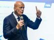 Pierluigi Collina wird für sein Engagement geehrt